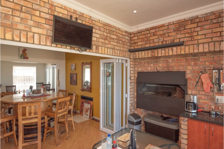 6 Bedroom Property for Sale in Humerail Eastern Cape